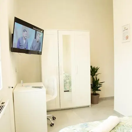 Garden Dei Mille Pensión *